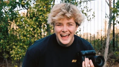 where does alex warren live