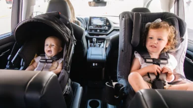 how much should a baby weigh to face forward in car seat