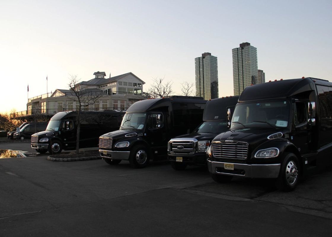 Top 6 Most Established Charter Bus Companies in the USA - topupnews